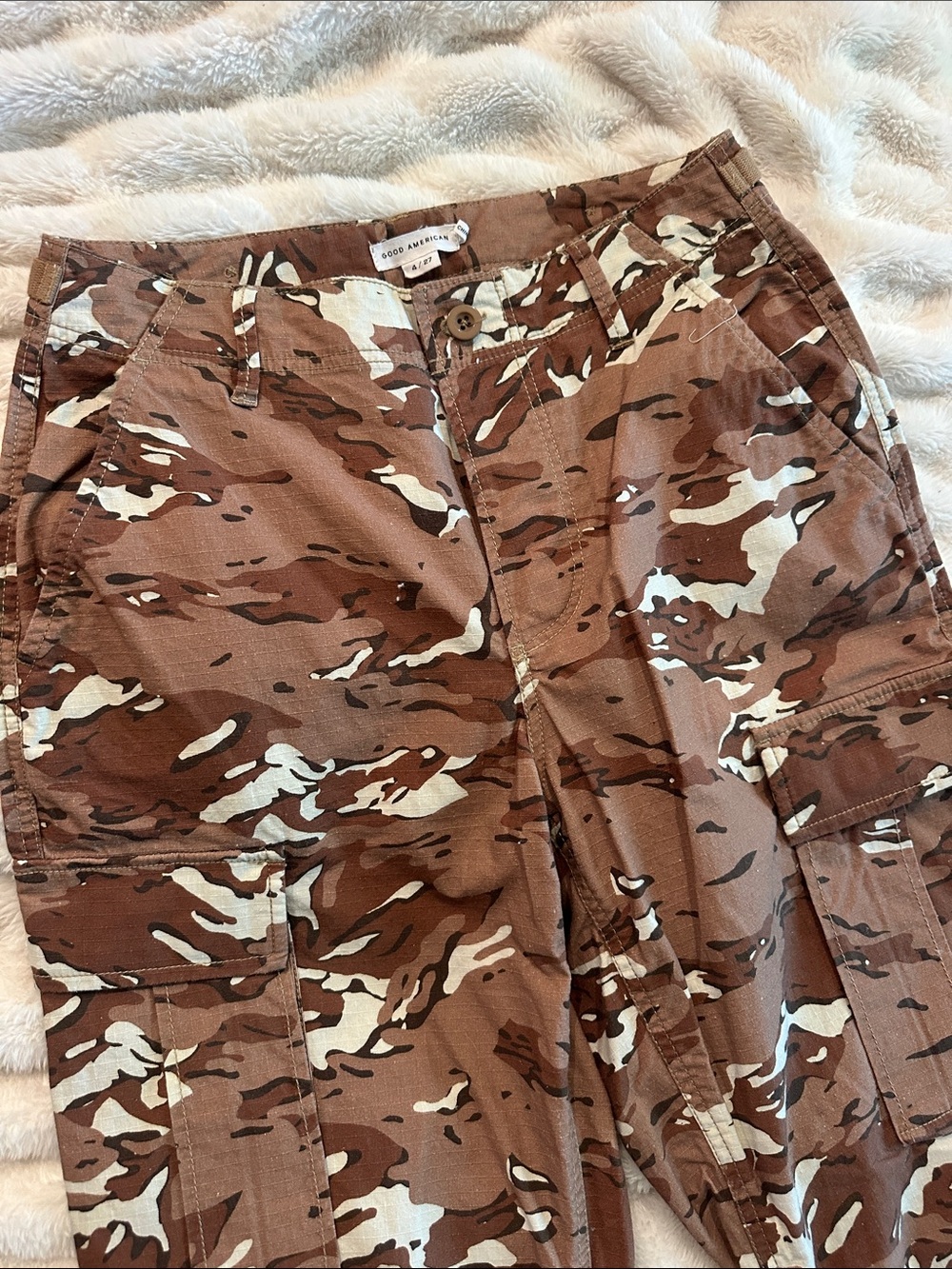 Good American Brown & Cream Camo Cargo Pants